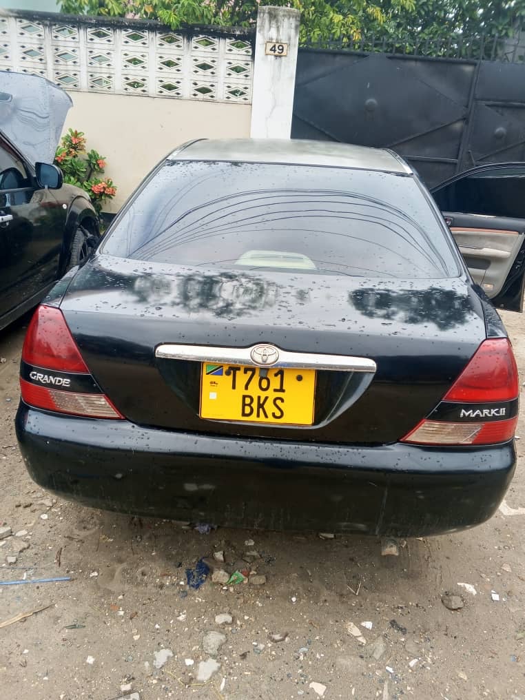 Magari Sokoni Toyota Mark II ya Bei Poa 2002
