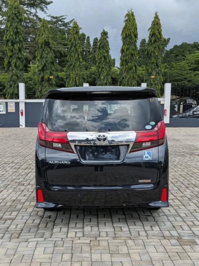 Toyota Alphard 2015 Inauzwa Dar es Salaam Tanzania