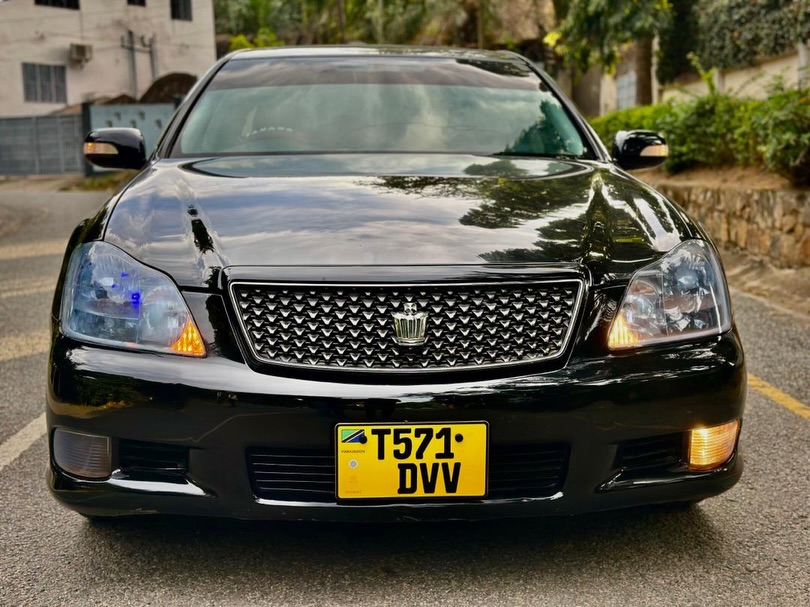 Used Toyota Crown 2006 for Sale in Mwanza