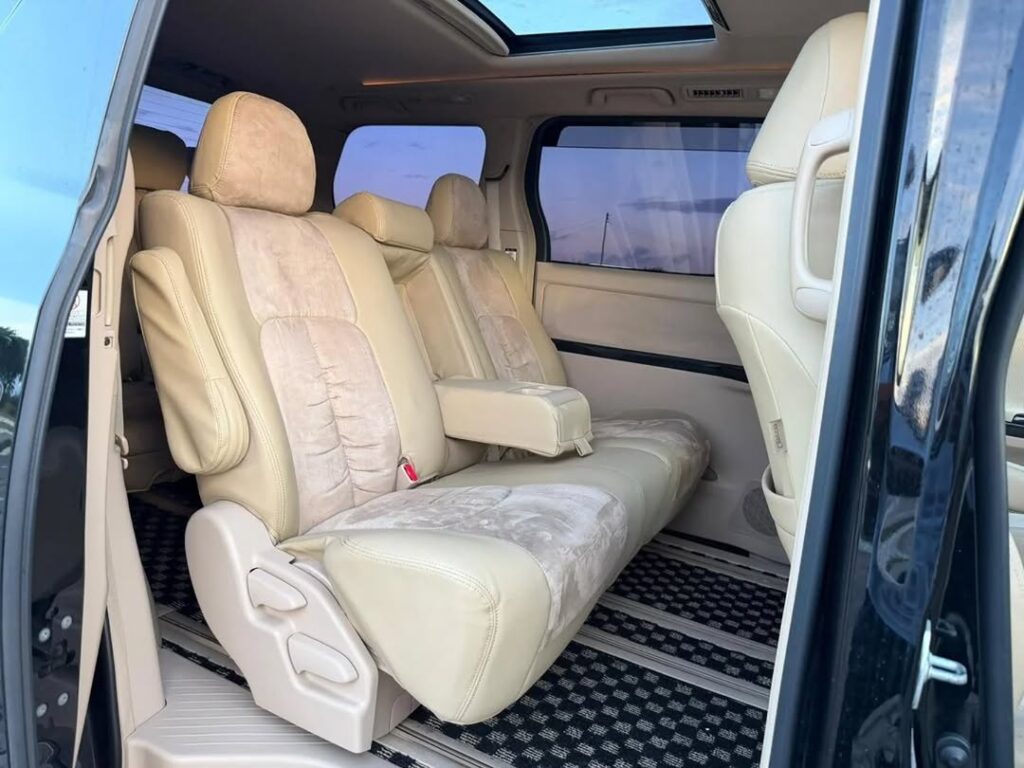 Toyota Alphard bei poa sokoni Dar es Salaam Tanzania