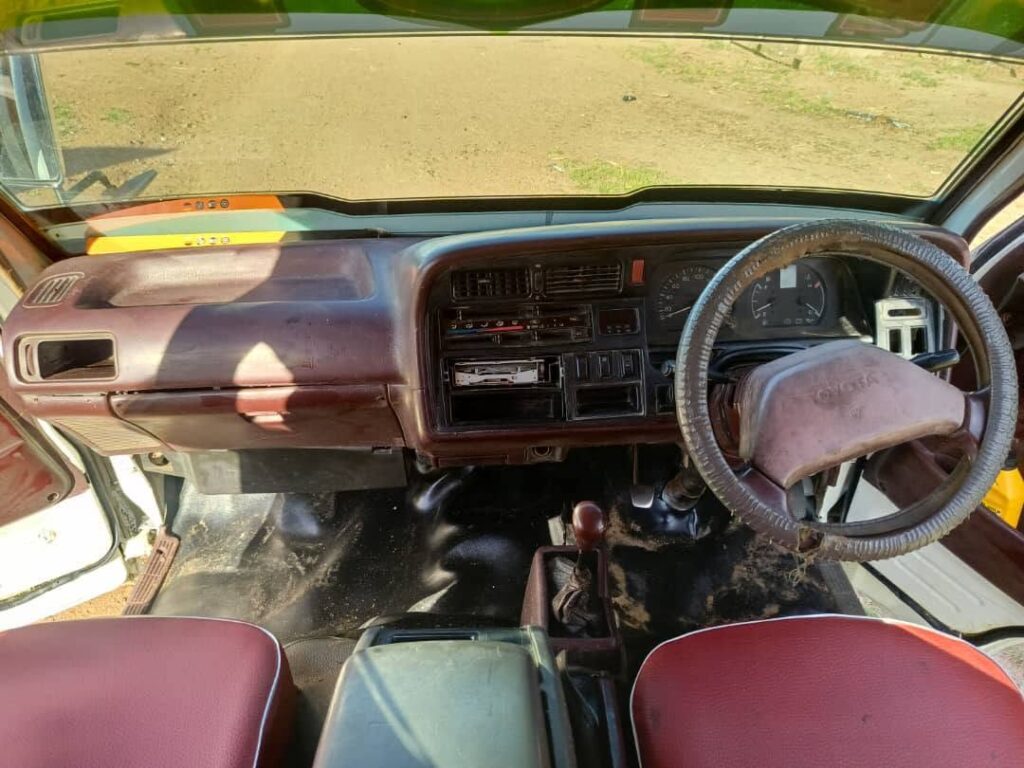 Price Toyota Hiace 2000 for Sale in Mwanza
