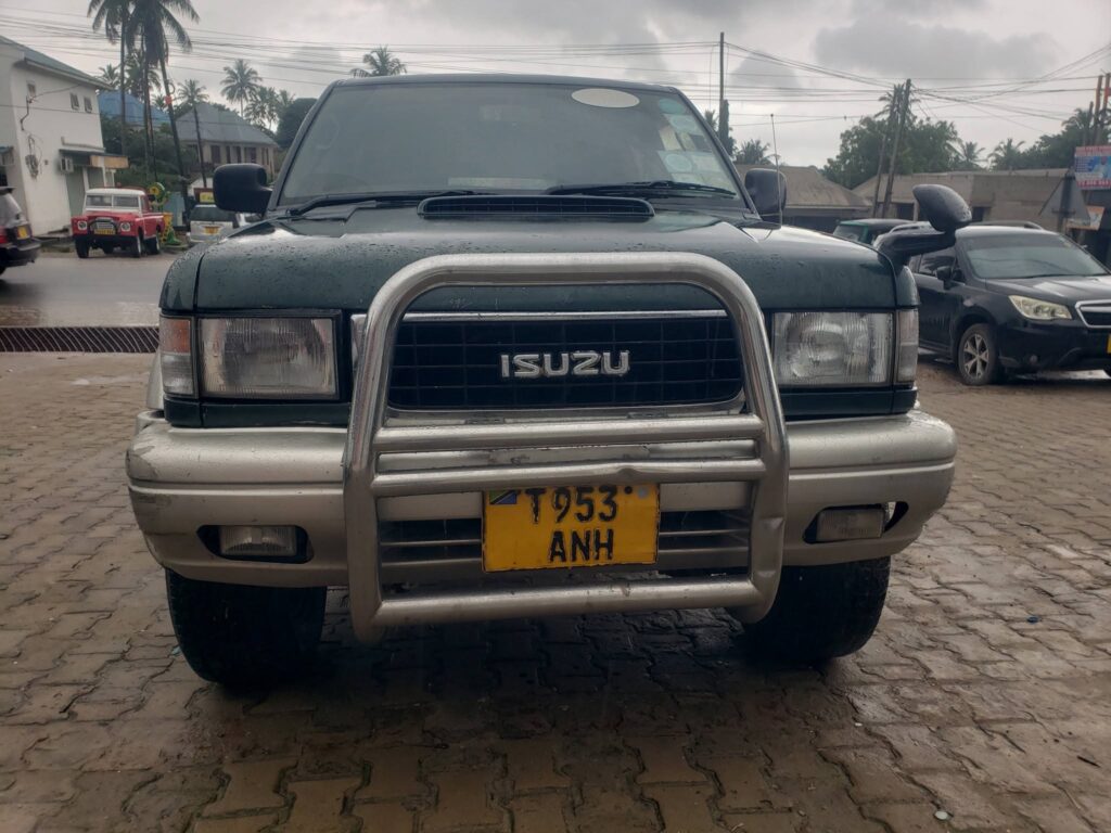 Magari Sokoni Isuzu Bighorn ya Bei Poa 1995