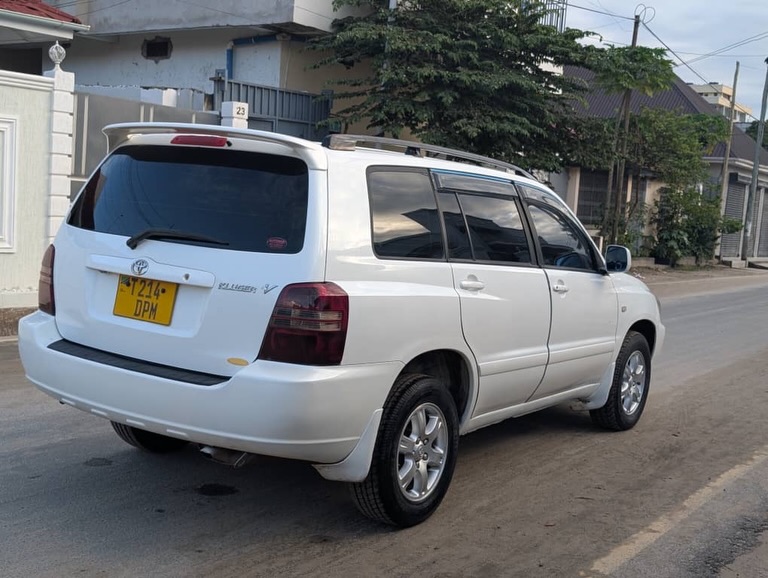 Used Toyota Kluger 2000 for Sale in Dar es Salaam