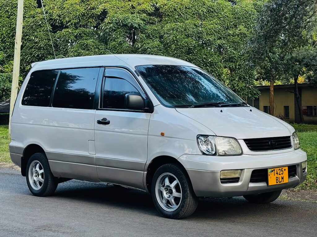 Toyota Noah bei poa sokoni Arusha Tanzania