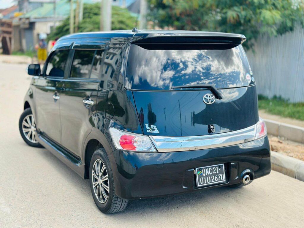 Toyota BB bei poa sokoni Dar es Salaam Tanzania