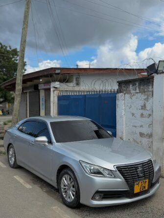 Bei Ya Toyota Crown 2015 Sokoni Dar es Salaam Tanzania