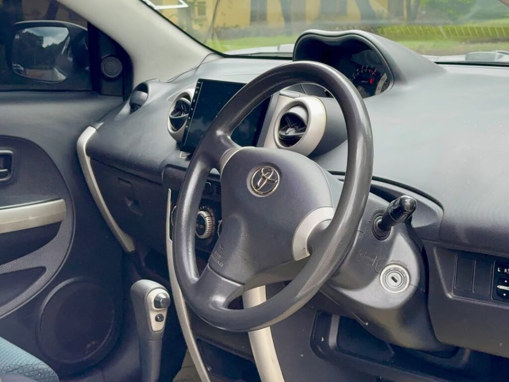 Magari Sokoni Toyota IST ya Bei Poa 2005