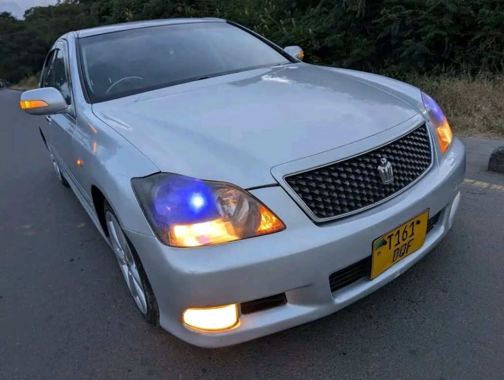 Price Toyota Crown 2006 for Sale in Mbeya