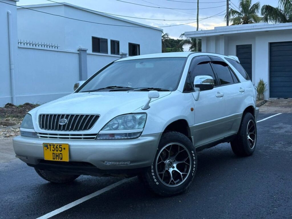 Price Of Toyota Harrier 2000 for Sale in Tanzania