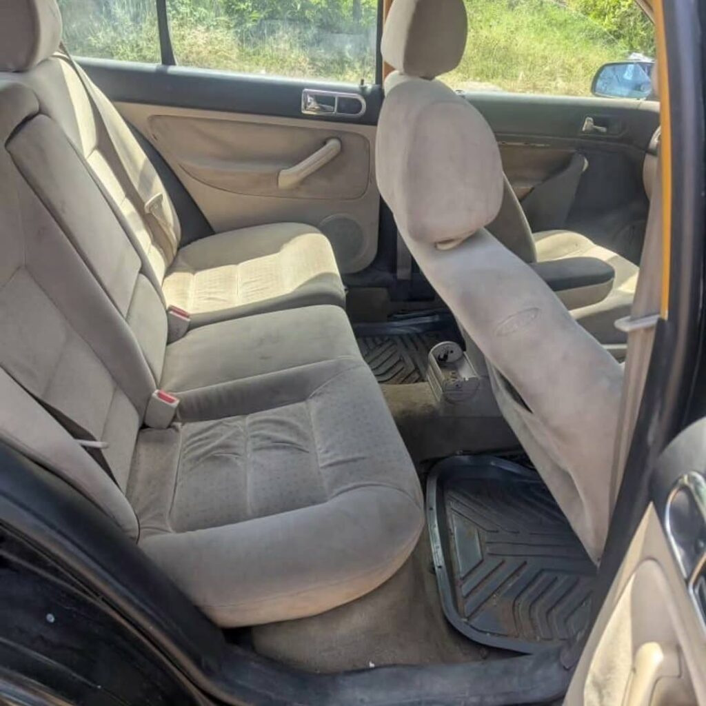 Price Volkswagen Golf 2002 for Sale in Mwanza