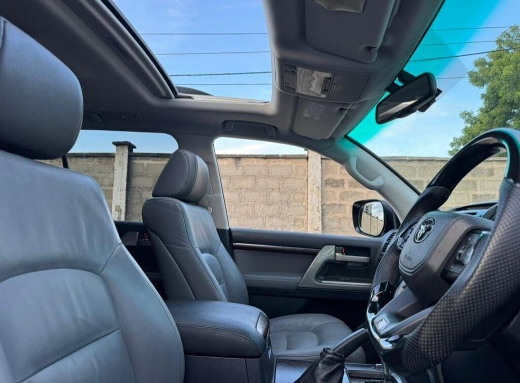 Magari Land Cruiser V8 2014 lipo Dar es Salaam