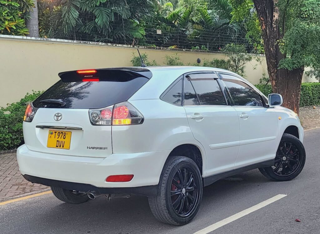 Price Toyota Harrier 2006 for Sale in Dar es Salaam