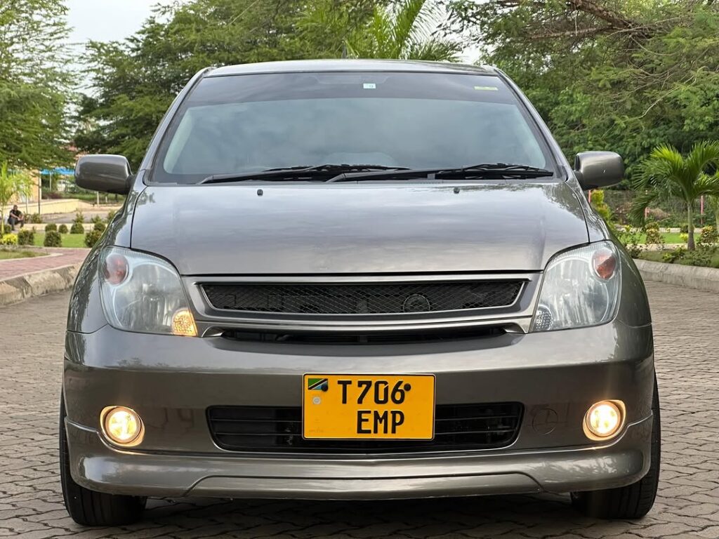 Magari IST 2004 lipo Dar es Salaam