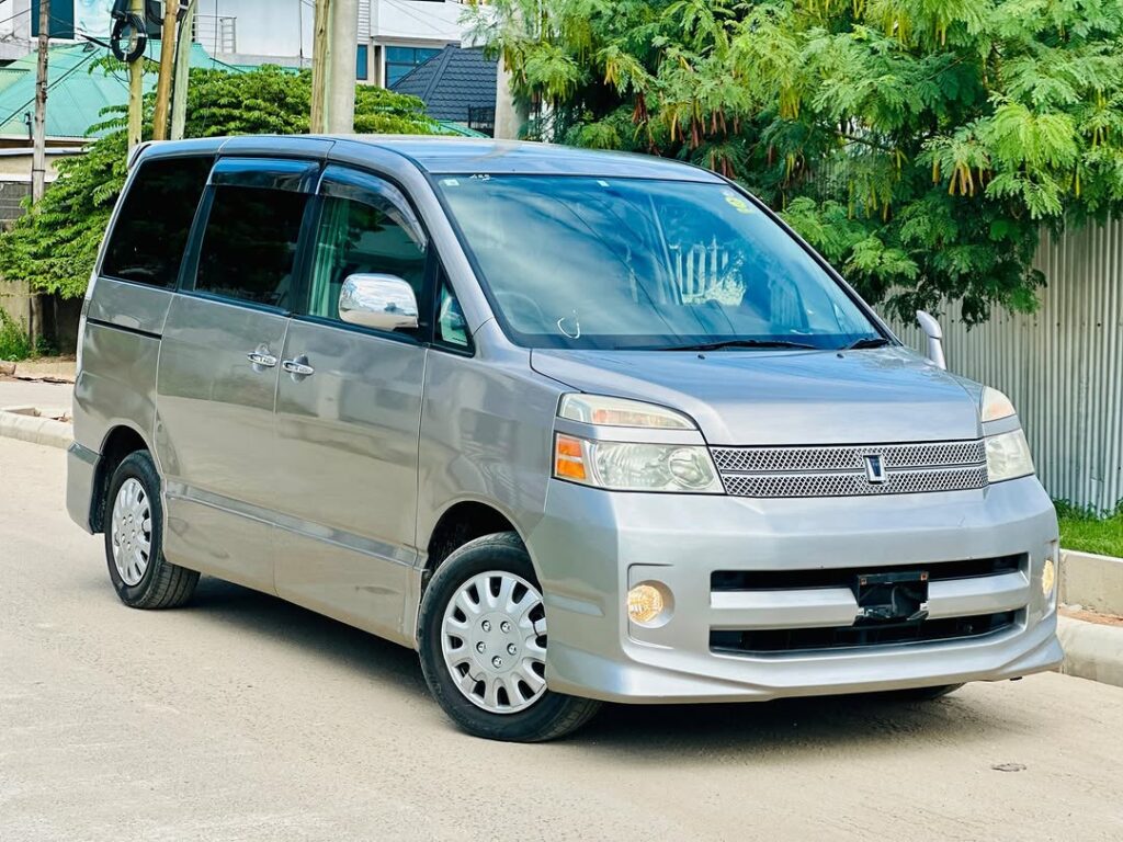 Magari Voxy 2007 lipo Dar es Salaam