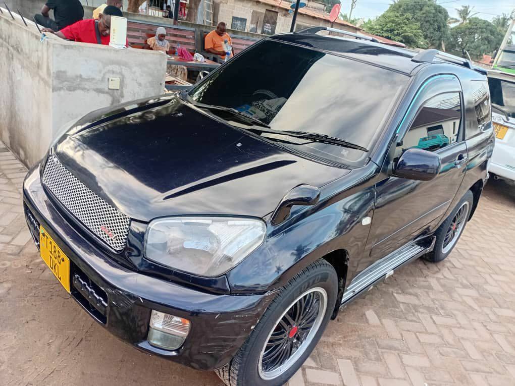Toyota Rav4 bei poa sokoni Dar es Salaam Tanzania