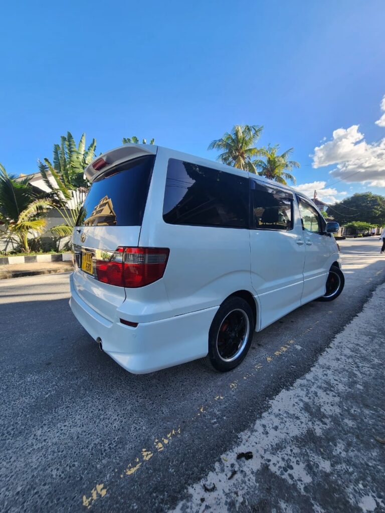Magari Alphard 2004 lipo Dar es Salaam