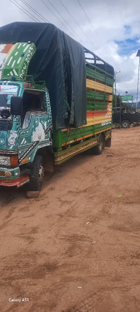 Mitsubishi Canter bei poa sokoni Morogoro Tanzania