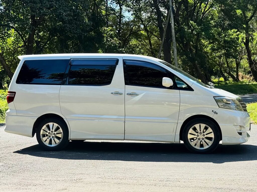 Bei ya Toyota Alphard 2006 Sokoni Arusha Tanzania