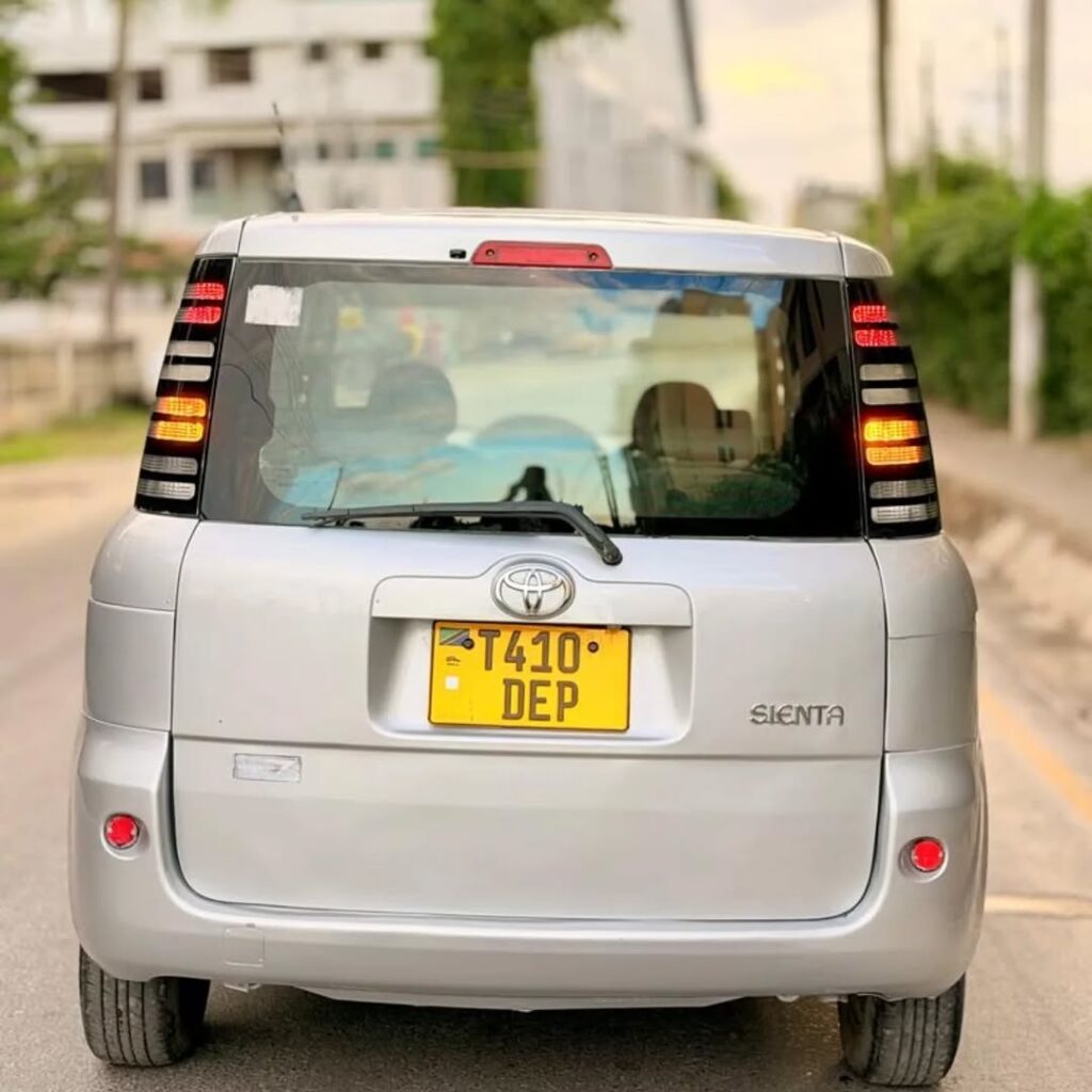 Magari Sienta 2005 lipo Dar es Salaam