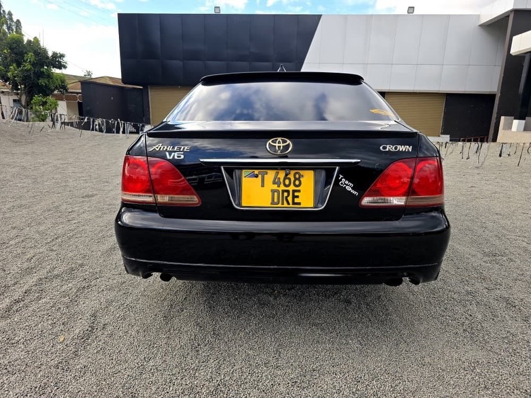 Magari Sokoni Toyota Crown ya Bei Poa 2006