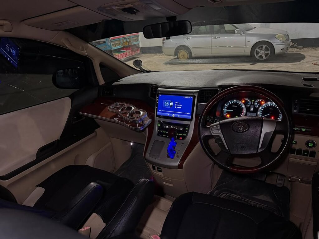 Toyota Alphard 2010 Inauzwa Dar es Salaam Tanzania