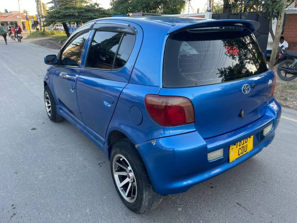 Magari Vitz 2001 lipo Dar es Salaam