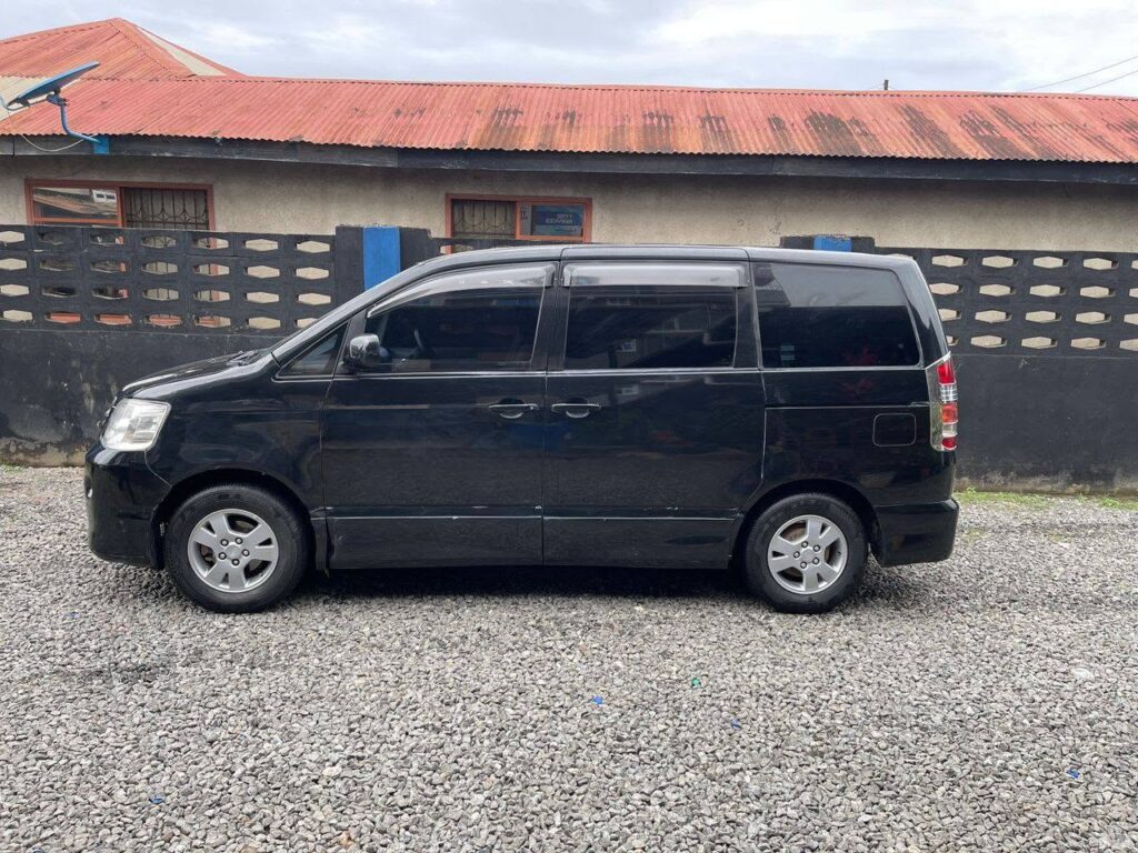 Price Toyota Noah 2004 for Sale in Dar es Salaam