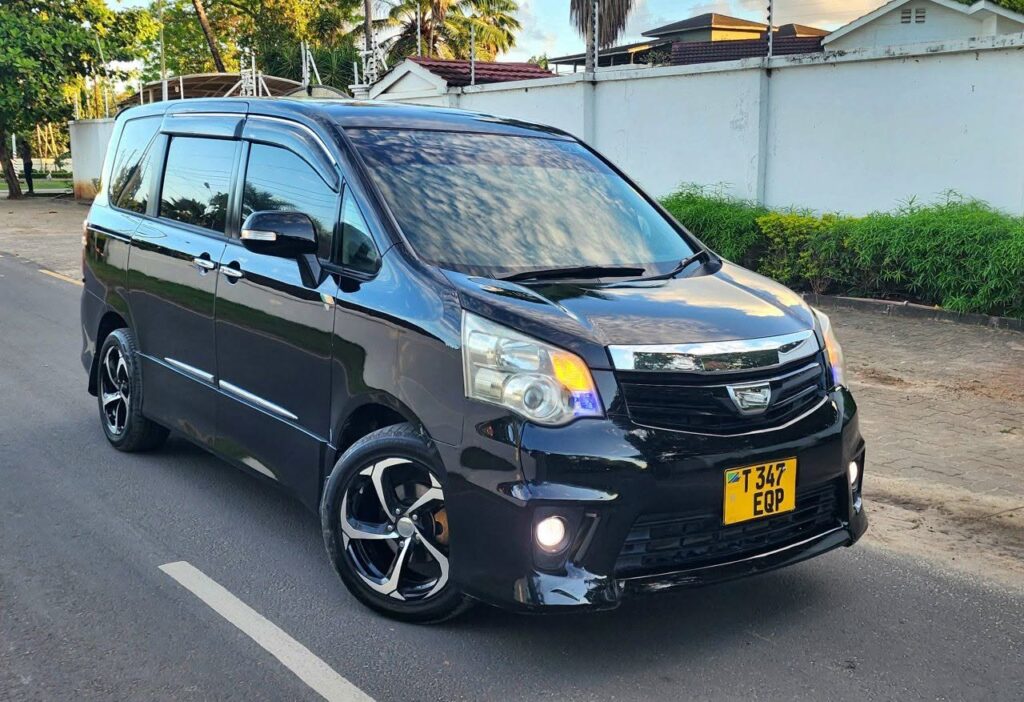 Price Toyota Noah 2010 for Sale in Dar es Salaam