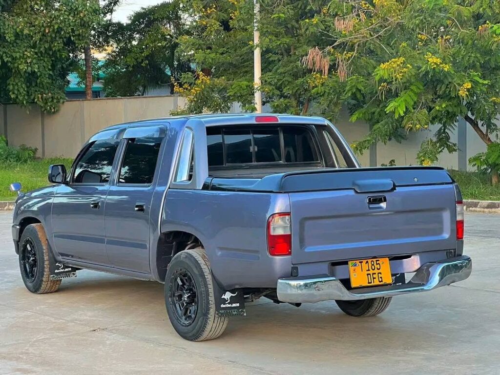 Price Toyota Hilux 2000 for Sale in Dar es Salaam