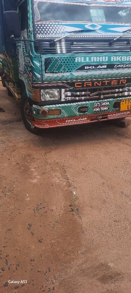 Magari Used Mitsubishi Canter 2000 Morogoro Tanzania