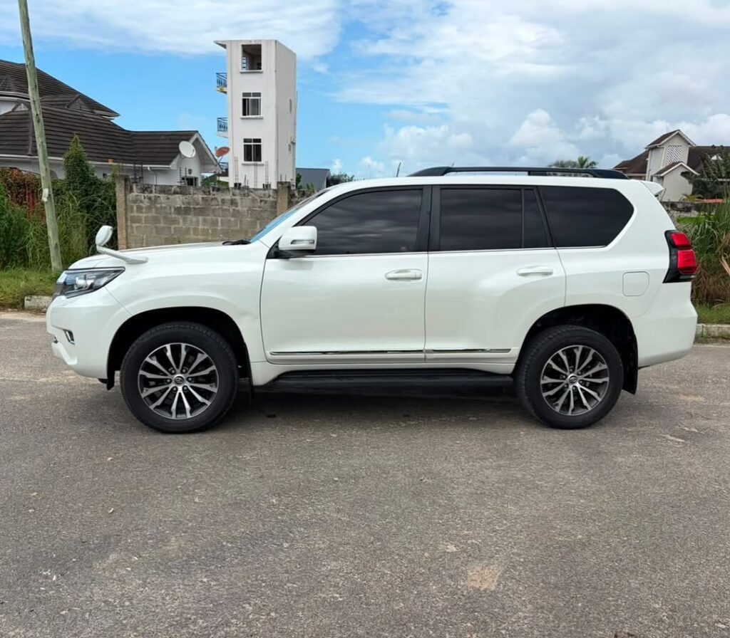 Used Toyota Land Cruiser Prado 2018 for Sale in Dar es Salaam