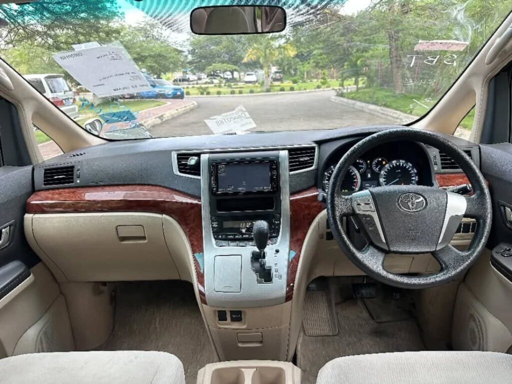 Toyota Alphard bei poa sokoni Dar es Salaam Tanzania