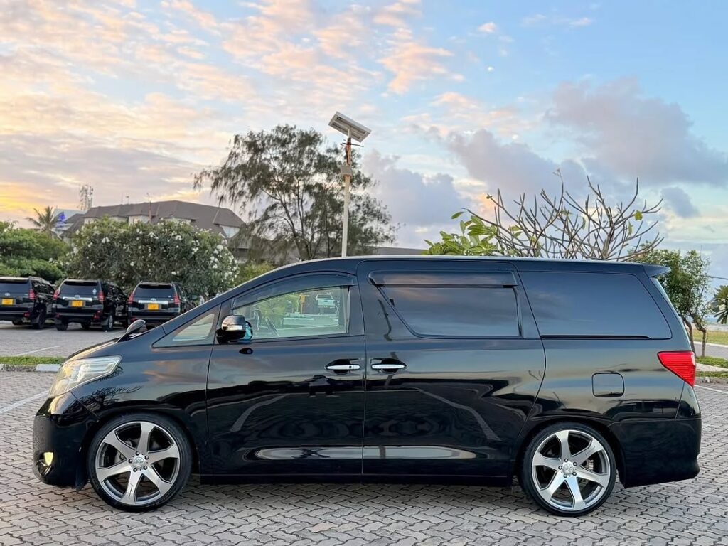 Toyota Alphard 2009 Inauzwa Dar es Salaam Tanzania