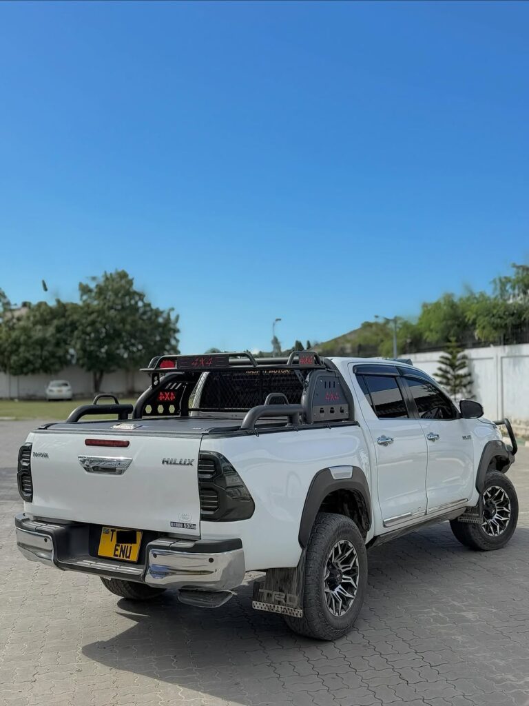 Magari Hilux 2022 lipo Dar es Salaam