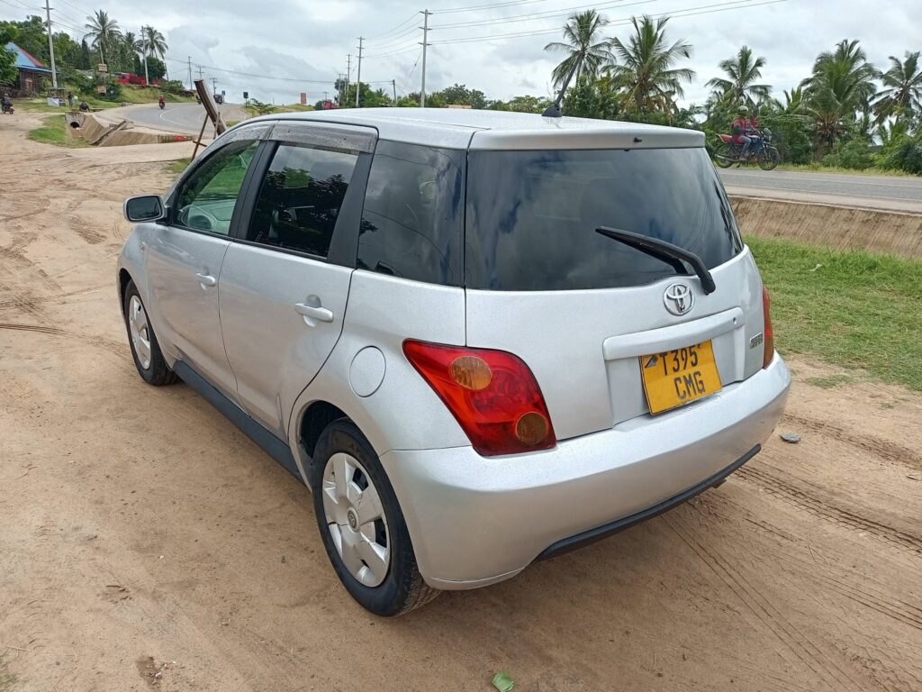 Price Toyota IST 2004 for Sale in Dar es Salaam