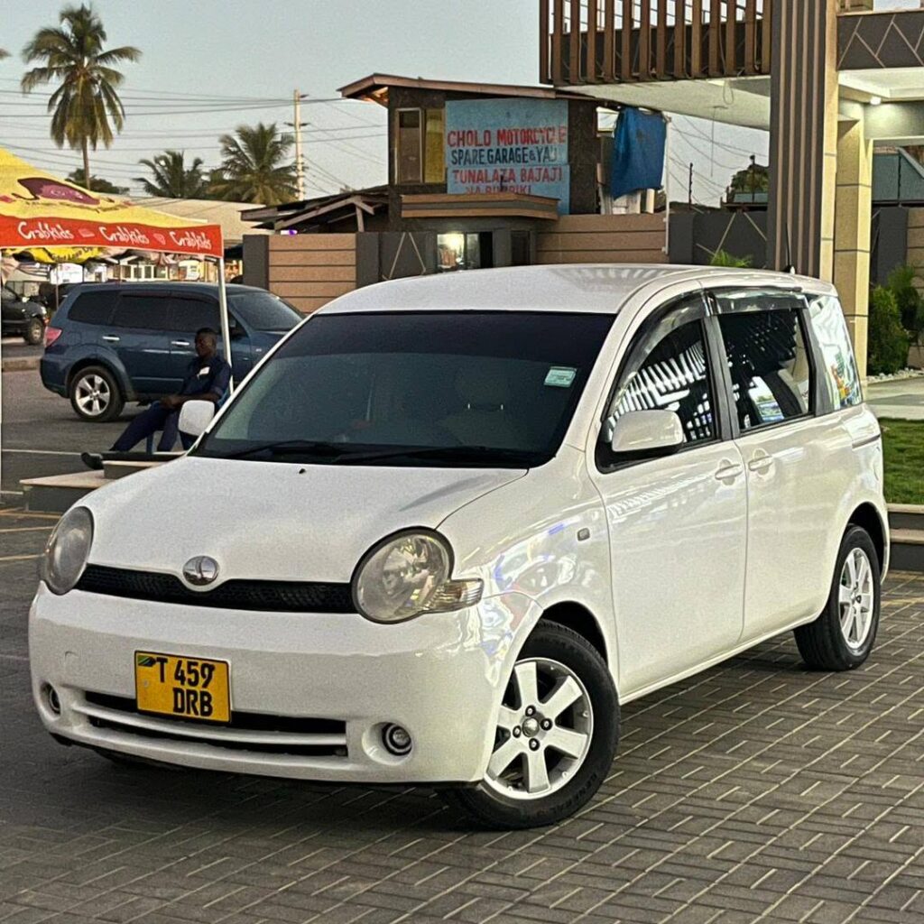 Magari Used Toyota Sienta 2004 Dar es Salaam Tanzania