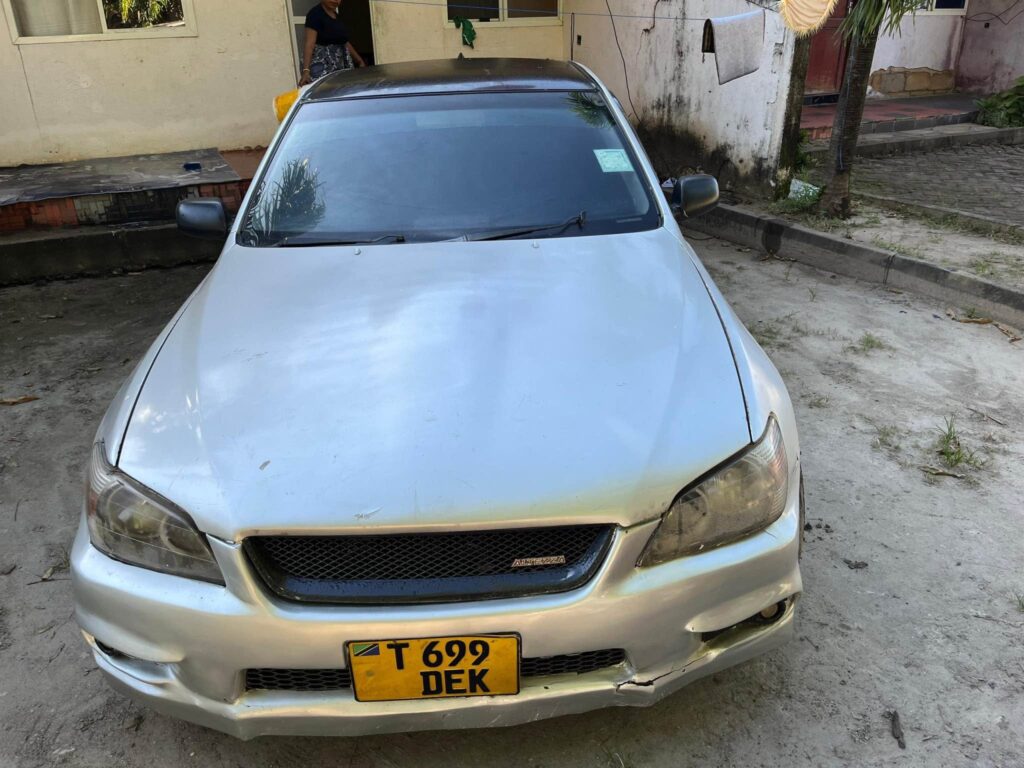 Toyota Altezza bei poa sokoni Dar es Salaam Tanzania