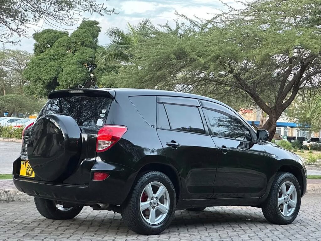Toyota Rav4 bei poa sokoni Dar es Salaam Tanzania