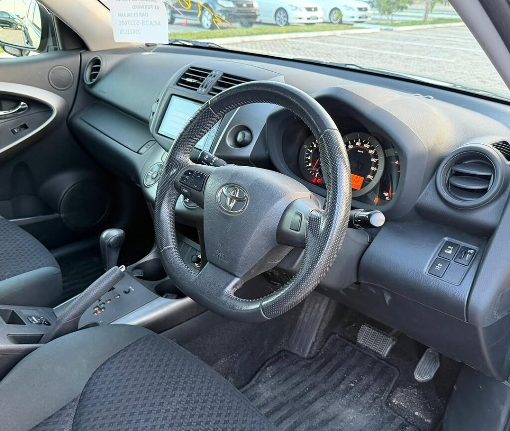 Toyota Vanguard bei poa sokoni Dar es Salaam Tanzania