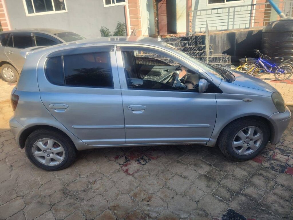 Magari Vitz 2003 lipo Dar es Salaam