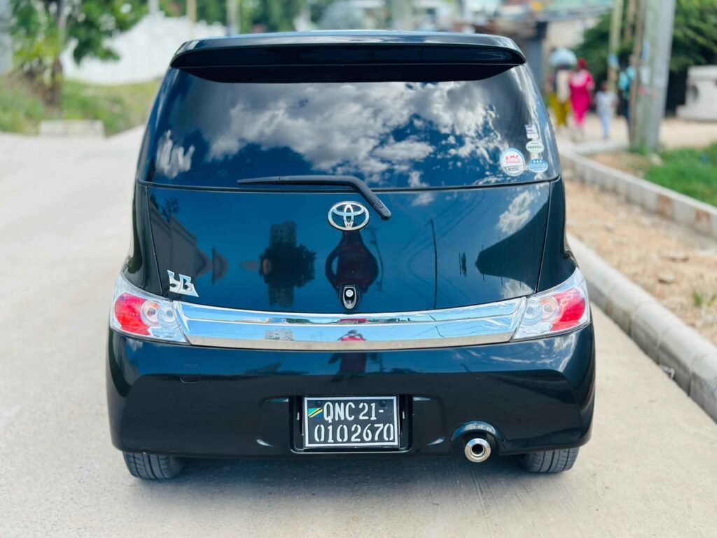 Magari Sokoni Toyota BB ya Bei Poa 2008