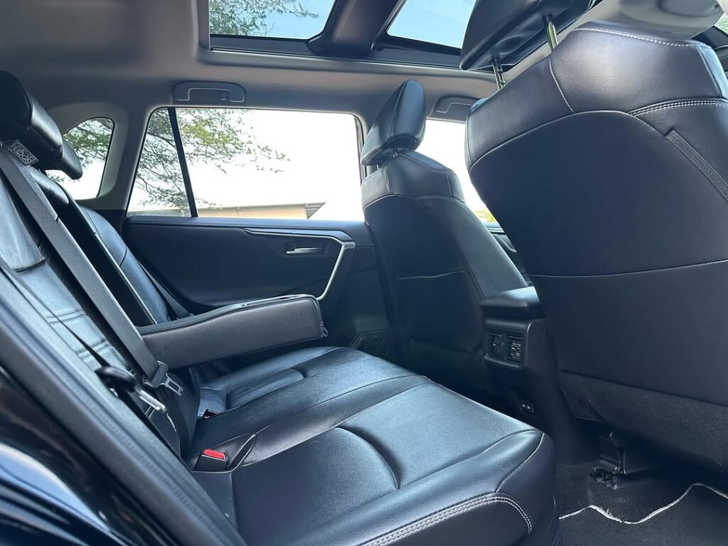Toyota Rav4 2019 Inauzwa Dar es Salaam Tanzania