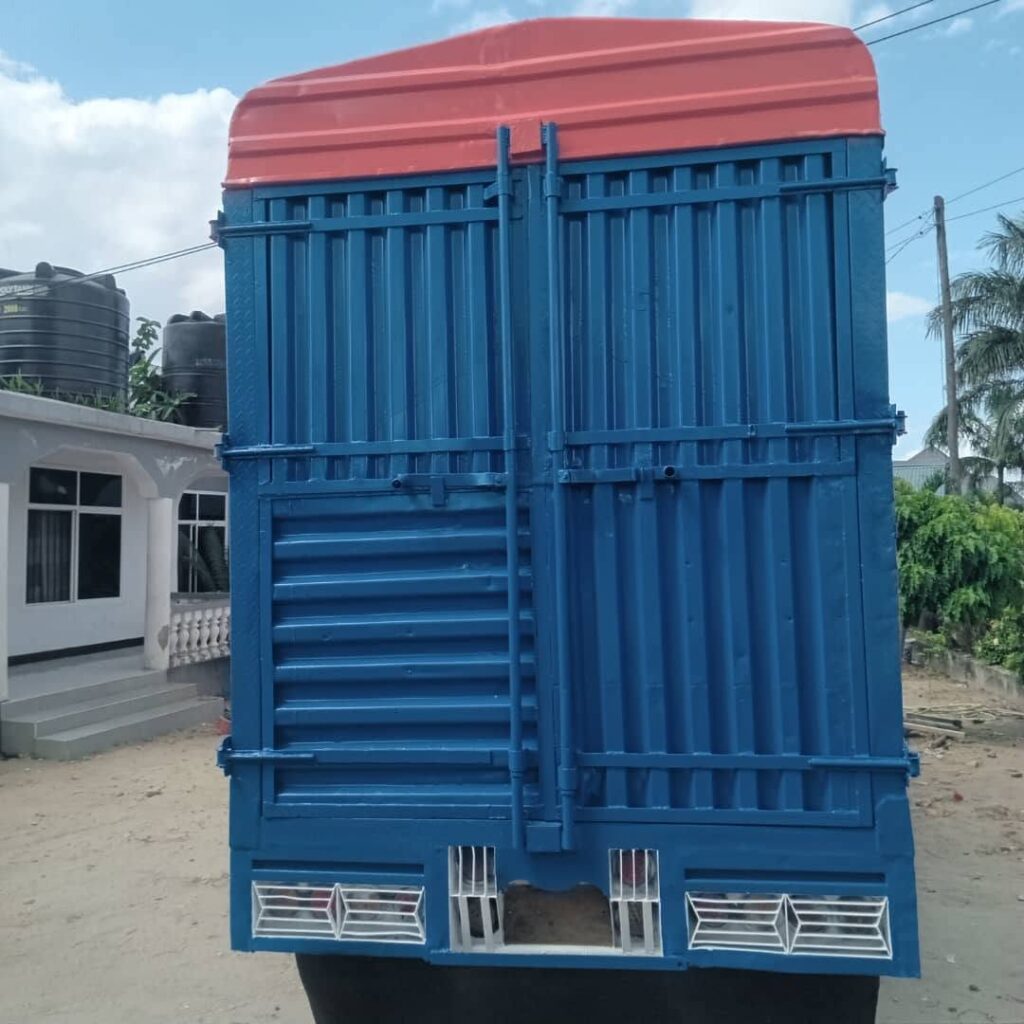 Mitsubishi Canter bei poa sokoni Dar es Salaam Tanzania