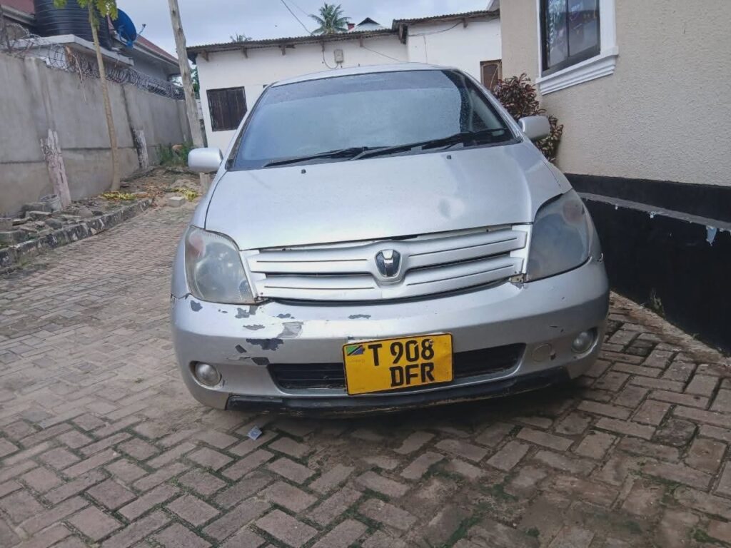 Used Toyota IST 2004 for Sale in Dar es Salaam