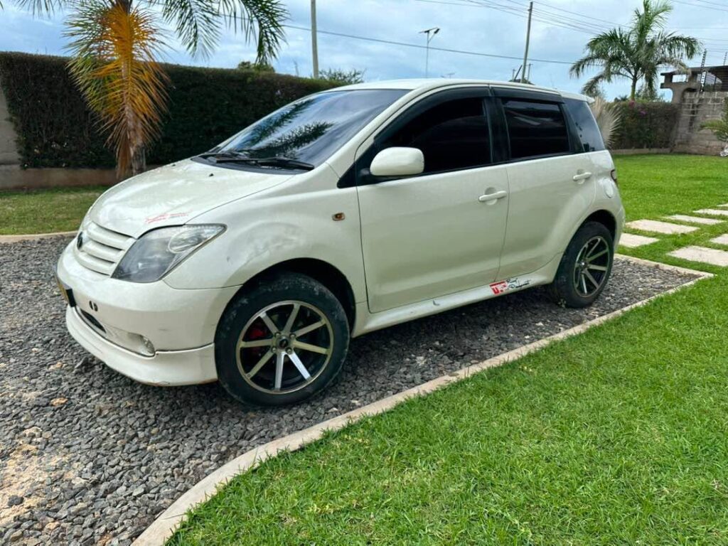 Price Toyota IST 2005 for Sale in Dar es Salaam