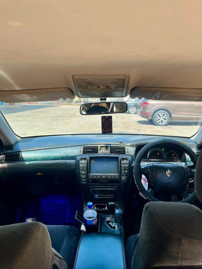 Price Toyota Crown 2005 for Sale in Dar es Salaam