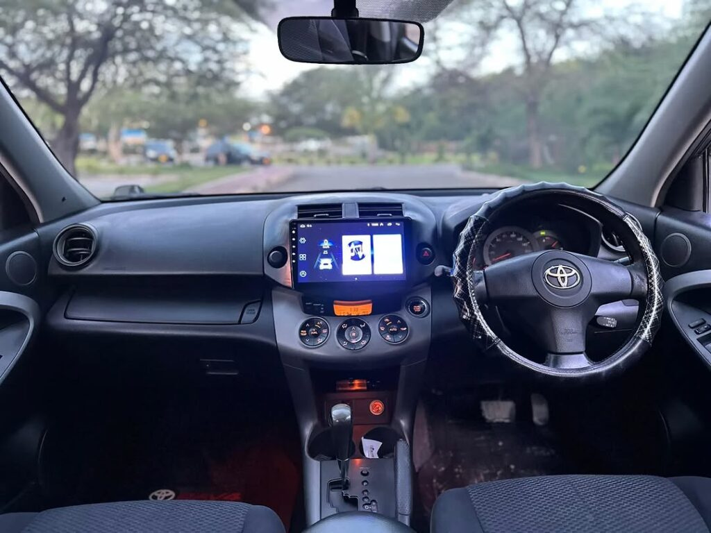Toyota Rav4 bei poa sokoni Dar es Salaam Tanzania