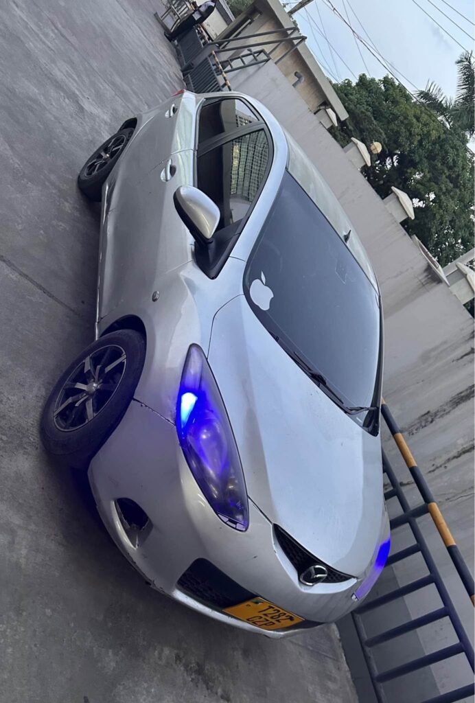 Magari Sokoni Mazda Mazda2 ya Bei Poa 2010