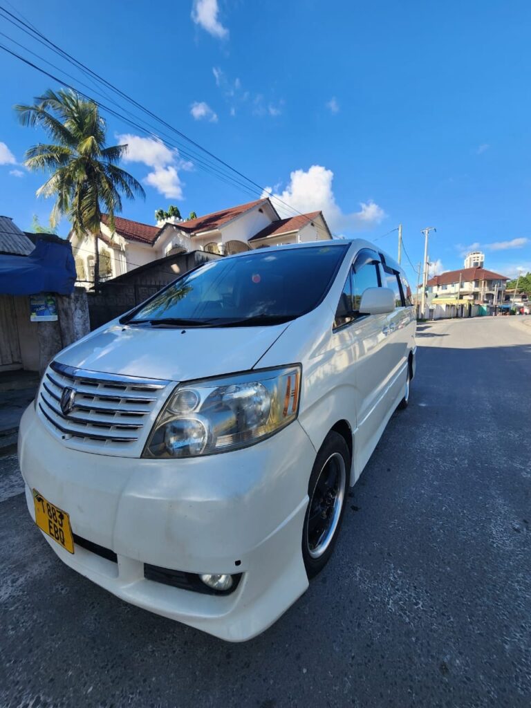 Magari Sokoni Toyota Alphard ya Bei Poa 2004