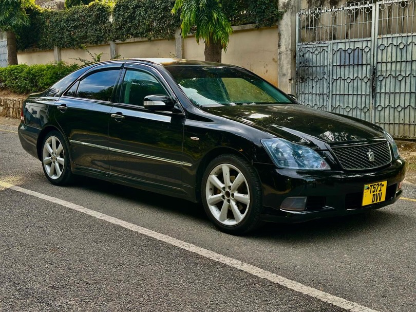 Price Toyota Crown 2006 for Sale in Mwanza